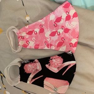 Light weight face mask with soft interface lining